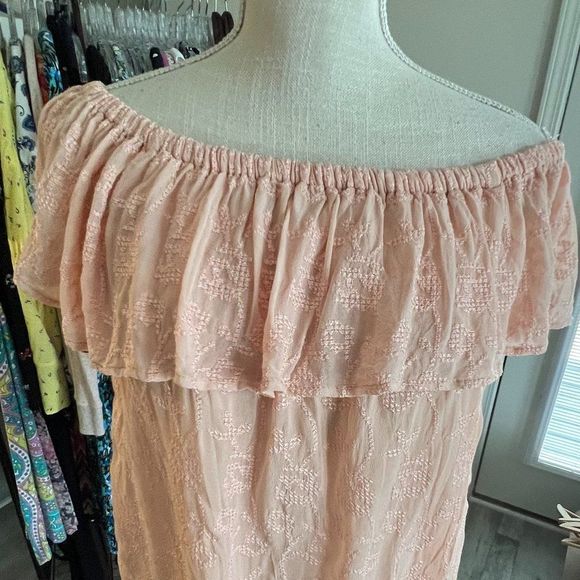 Lucky Brand Flouncy Peach Top Which Can Be Worn On or Off Shoulder Size Large - Picture 2 of 7